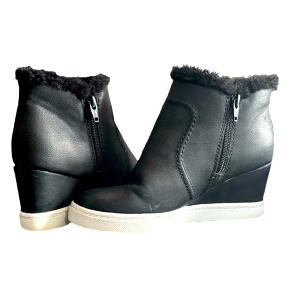A.N.A. Wedge Booties with faux fur lining. Cozy! - Picture 1 of 10